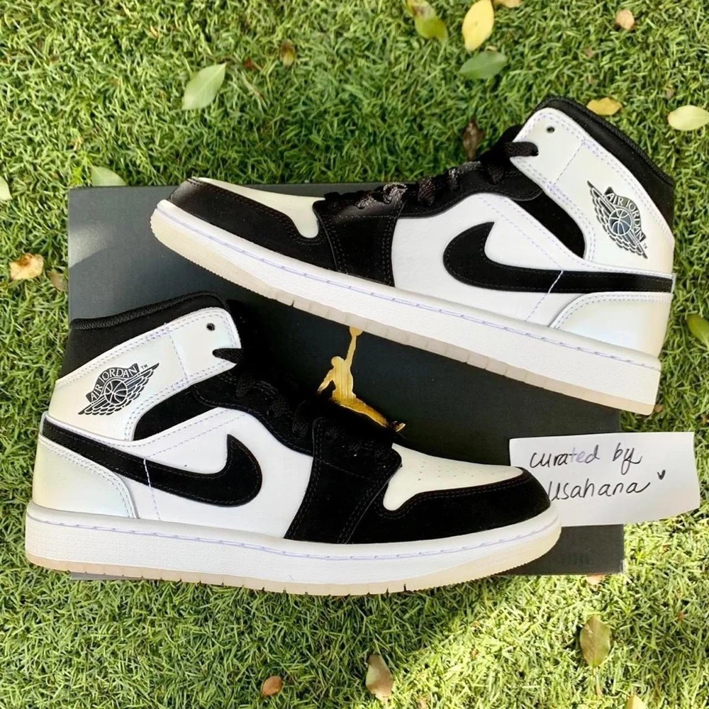 Men’s Nike Air Jordan 1 mid white black shoes - Picture 2 of 4